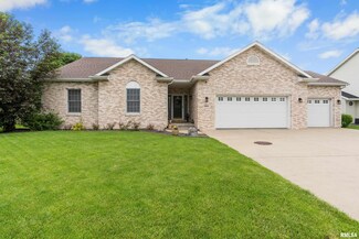 3017 Springwood Dr, Springfield, IL 62712