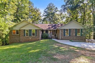 5709 Summerfield Dr E, Tuscaloosa, AL 35404