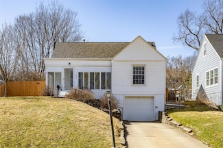 1312 62nd St, Des Moines, IA 50311