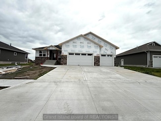 2931 Lee St, Grand Island, NE 68803