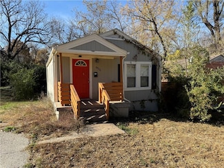 6926 College Ave, Kansas City, MO 64132