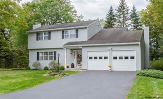4 Patriot Dr, Glenmont, NY 12077