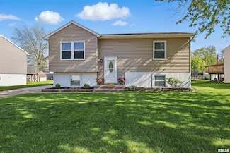 822 W Donahue St, Eldridge, IA 52748