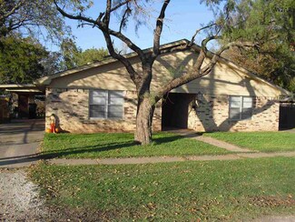 510 E Ikard St, Henrietta, TX 76365