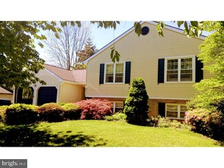 110 Hedgerow Ln, Reading, PA 19606