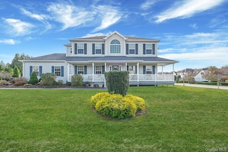 20 Dogwood Ln, East Moriches, NY 11940