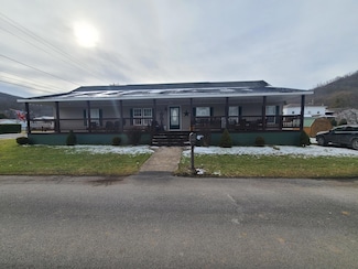 144 8th St, Rainelle, WV 25962