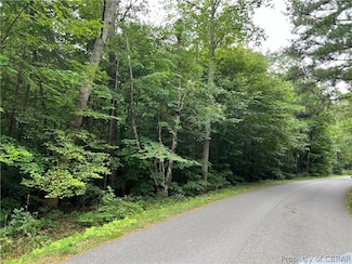 000 Oakes Landing Rd, Saluda, VA 23149