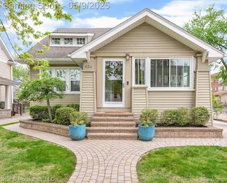 424 W Hudson Ave, Royal Oak, MI 48067