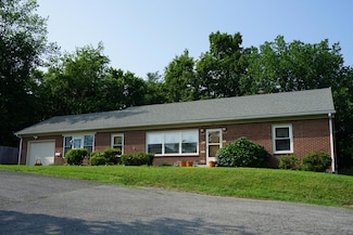520 S Poplar St, Vinton, VA 24179
