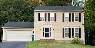 1056 Fawn Wood Dr, Webster, NY 14580