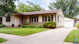 1617 1st St, Brookings, SD 57006