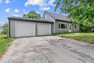 733 Fox River Rd, Valparaiso, IN 46385