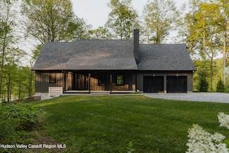 258 Fox Run Rd, Salt Point, NY 12578