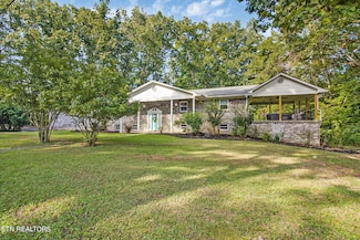 155 Edgewood Heights Ln, Powell, TN 37849