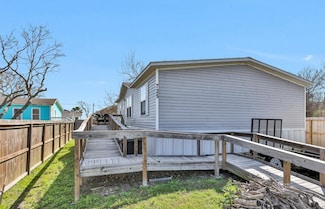 725 5th St, Dickinson, TX 77539