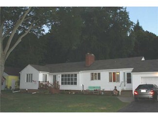 324 E Maple St, Liberty Center, OH 43532