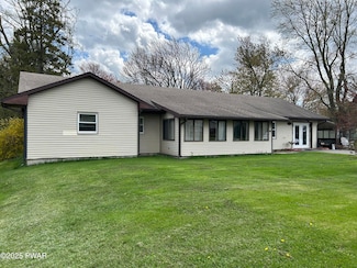 448 Cemetery Rd, Moscow, PA 18444