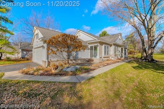 7525 Danbury Dr, West Bloomfield, MI 48322