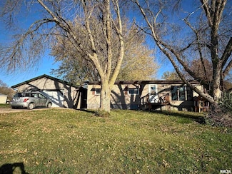 300 W Bobby Ln, Vermont, IL 61484