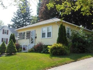 8 Spaulding St, Wakefield, MA 01880