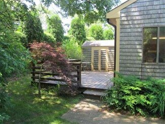 65 Round House Rd, Buzzards Bay, MA 02532