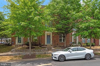 2303 Potomac Club Pkwy, Woodbridge, VA 22191