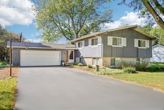 216 Woodland Ct, Lake Mills, WI 53551