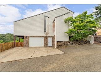 916 NE Malheur Ave, Roseburg, OR 97470