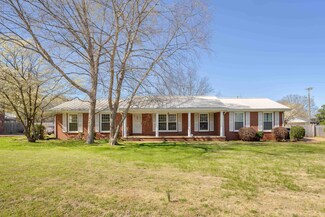 911 Dearborn Ave, Muscle Shoals, AL 35661