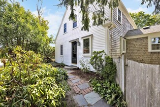 44 Stevens St, Hyannis, MA 02601