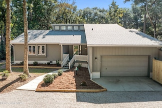 131 Oakleaf Dr, Atlantic Beach, NC 28512