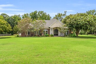 76 Cobblestone Dr, Caledonia, MS 39740