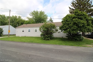 335 Superior Ct, Port Clinton, OH 43452
