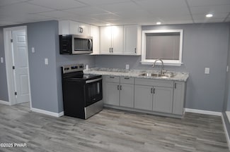 25 Lizzy Ln Unit 1st floor, Waymart, PA 18472