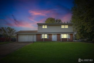 41 Raleigh Rd, Kendall Park, NJ 08824