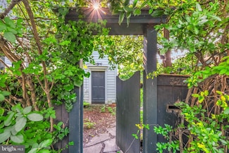 323 N Patrick St, Alexandria, VA 22314