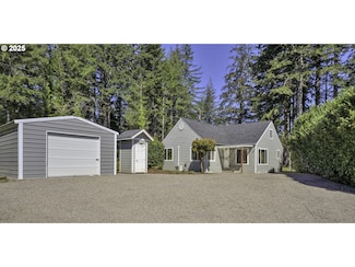 5609 Canary Rd, Florence, OR 97439