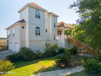 6105 Mary Mahoney Dr, Ocean Springs, MS 39564