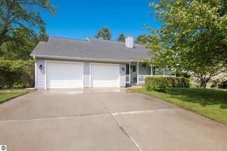 4925 Ridge Crest Rd, Williamsburg, MI 49690
