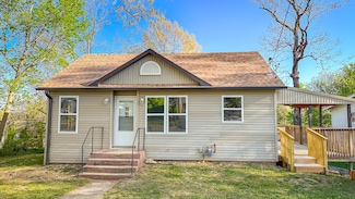 612 E Benton Ave, Ava, MO 65608