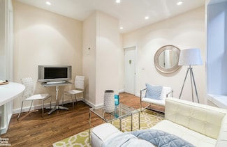 199 Prince St Unit 3, New York, NY 10012