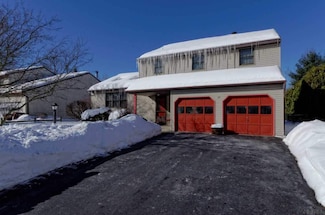 34 Hancock Dr, Glenmont, NY 12077