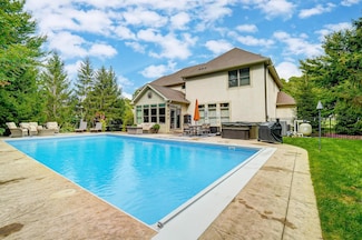 8639 Cavecreek Ct, Powell, OH 43065