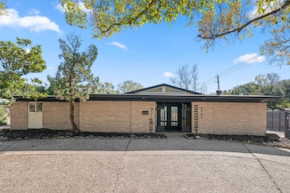 5747 Jackwood St, Houston, TX 77096