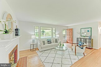 104 Cree Dr, Oxon Hill, MD 20745