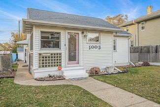 1005 S Twyckenham Dr, South Bend, IN 46615