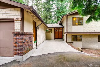 19561 38th Ave NE, Lake Forest Park, WA 98155