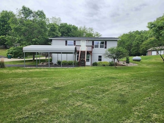 102 Ohmer Ln, Mc Gregor, IA 52157