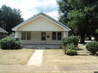 220 N Cimarron St, Hennessey, OK 73742